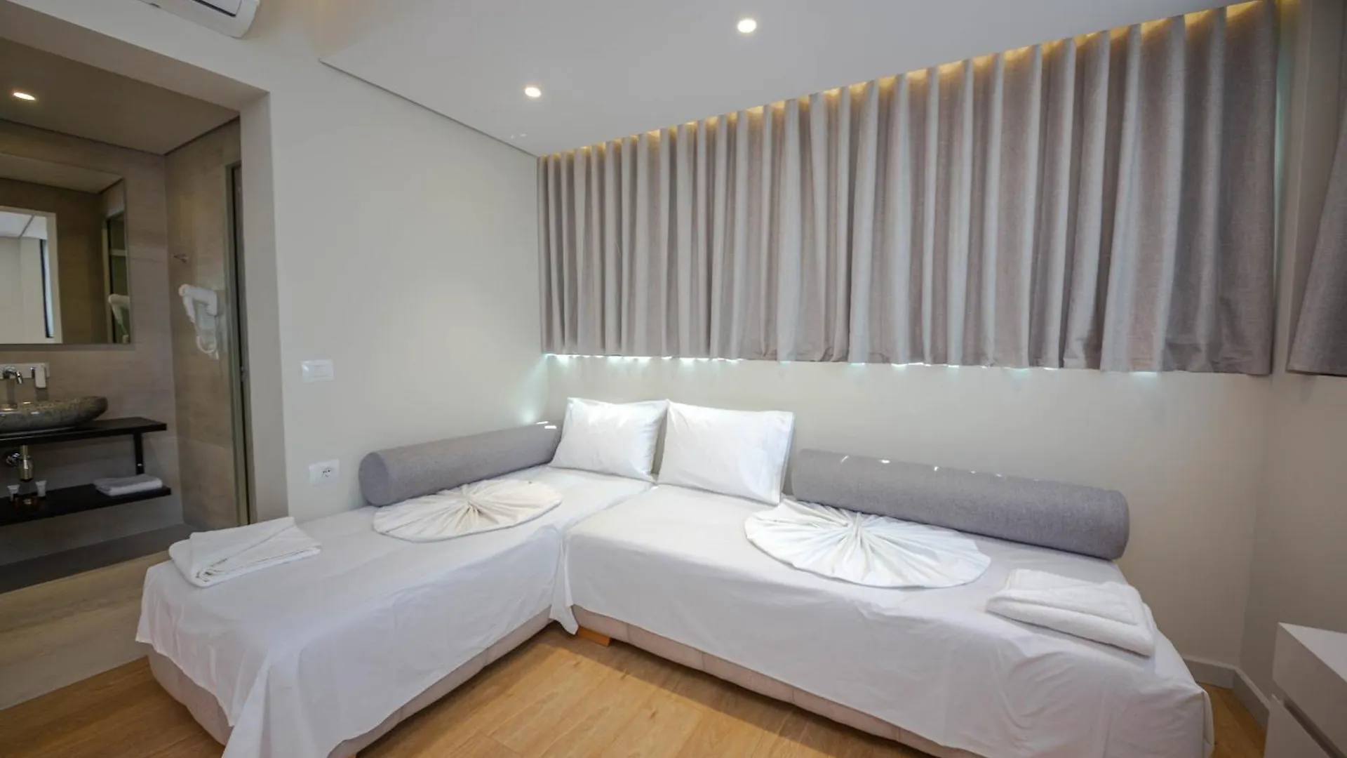Hotel Vista Mare Ksamil 3*,